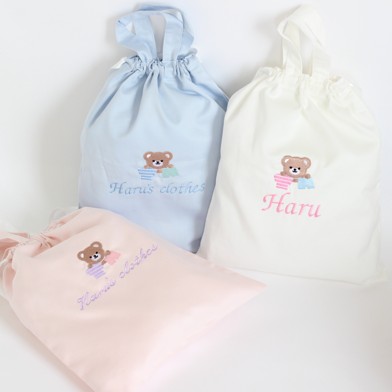 くまちゃんとお洋服モチーフの名入れ巾着袋L お着替え袋