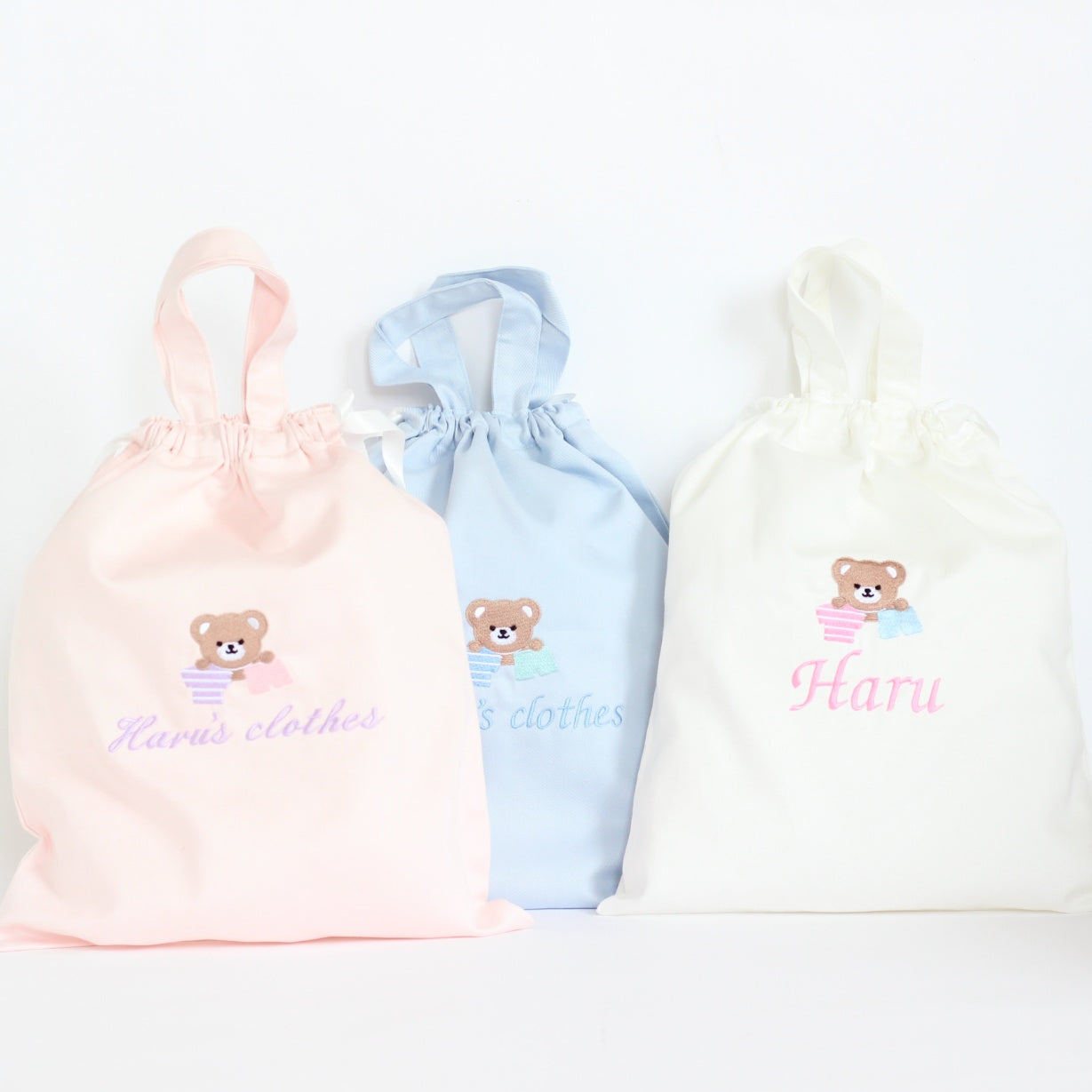 くまちゃんとお洋服モチーフの名入れ巾着袋L お着替え袋