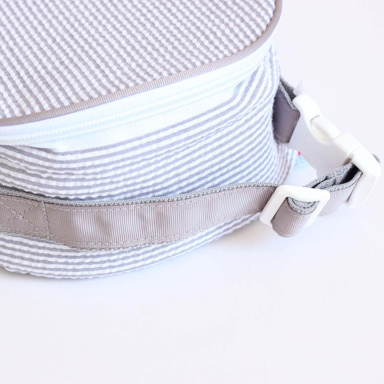 【選べるモチーフ】お名前刺繍入りクーラーバッグGrey seersucker