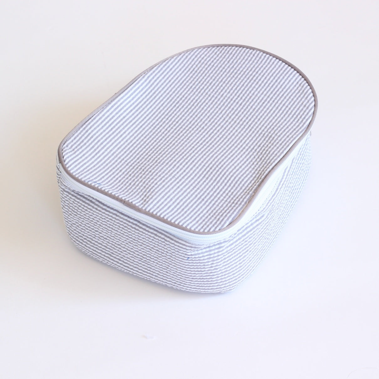 【選べるモチーフ】お名前刺繍入りクーラーバッグGrey seersucker