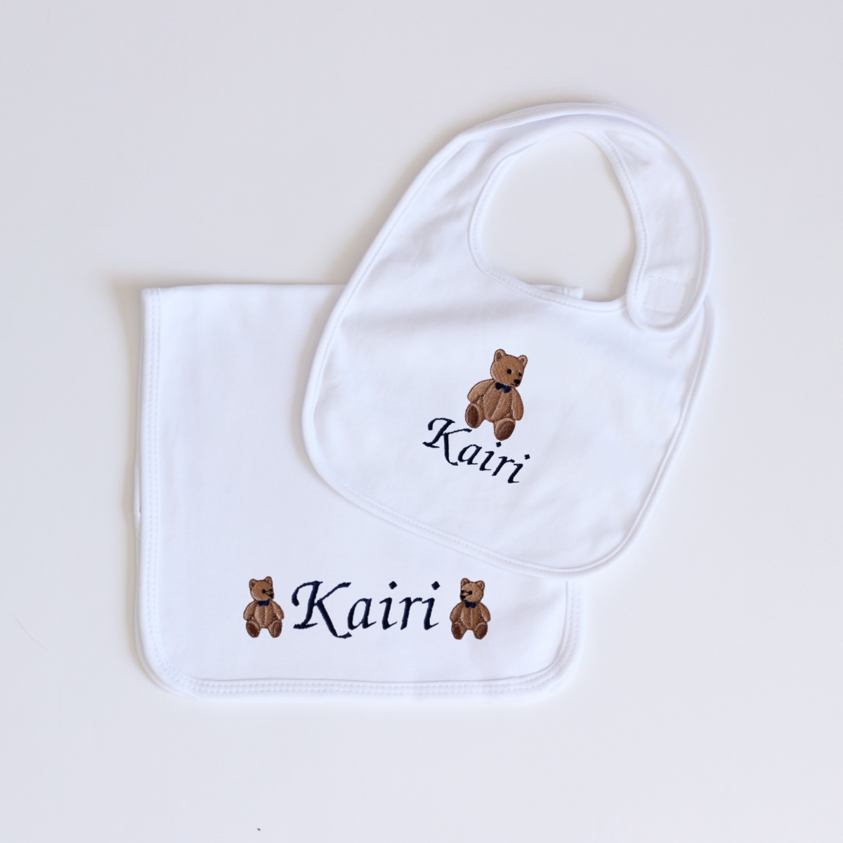 【選べるモチーフ+名入れ刺繍】シンプルデザインのビブ(スタイ)とバープクロス セット※首周り約34cmの大き目サイズ(対象月齢8か月頃~)