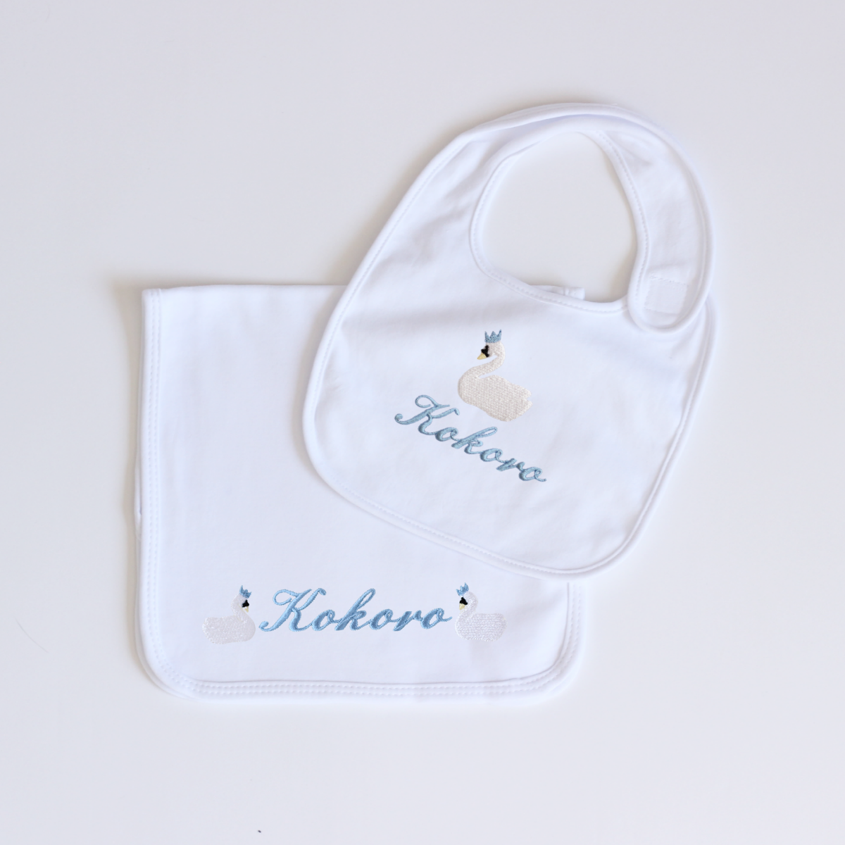 【選べるモチーフ+名入れ刺繍】シンプルデザインのビブ(スタイ)とバープクロス セット※首周り約34cmの大き目サイズ(対象月齢8か月頃~)