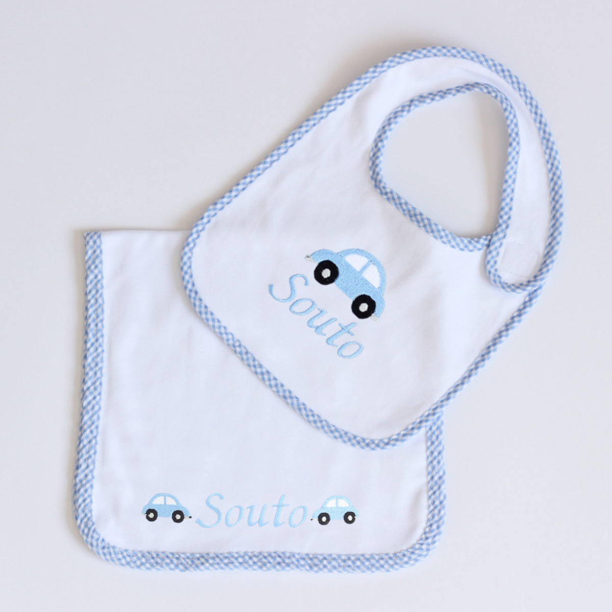 【選べるモチーフ+名入れ刺繍】ブルーギンガムチェックのビブ(スタイ)とバープクロス セット※首周り約34cmの大き目サイズ(対象月齢8か月頃~)