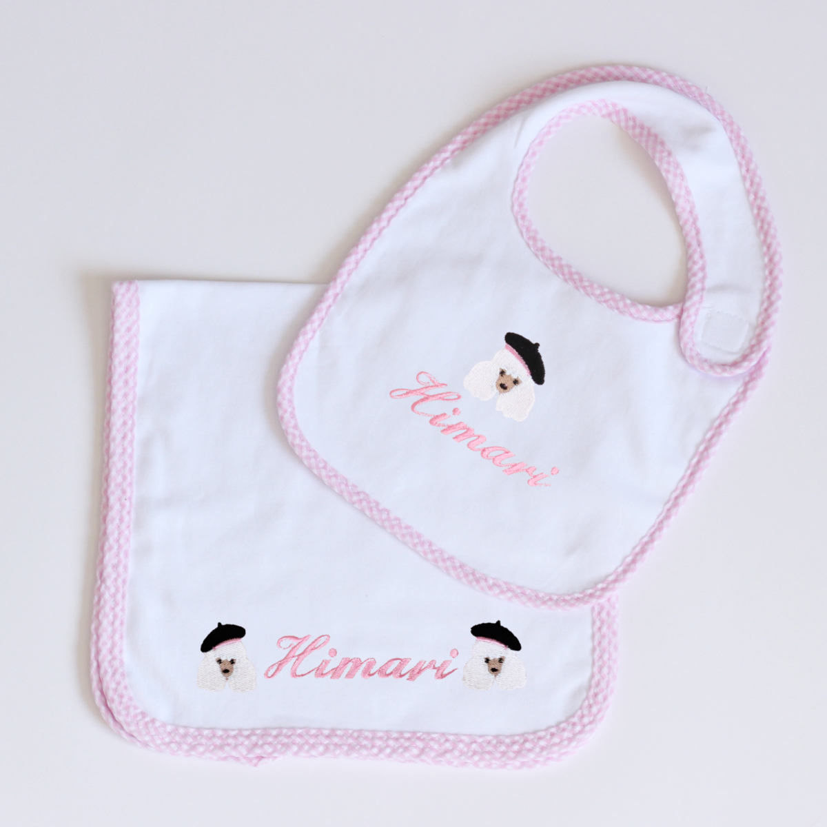 【選べるモチーフ+名入れ刺繍】ピンクギンガムチェックのビブ(スタイ)とバープクロス セット※首周り約34cmの大き目サイズ(対象月齢8か月頃~)