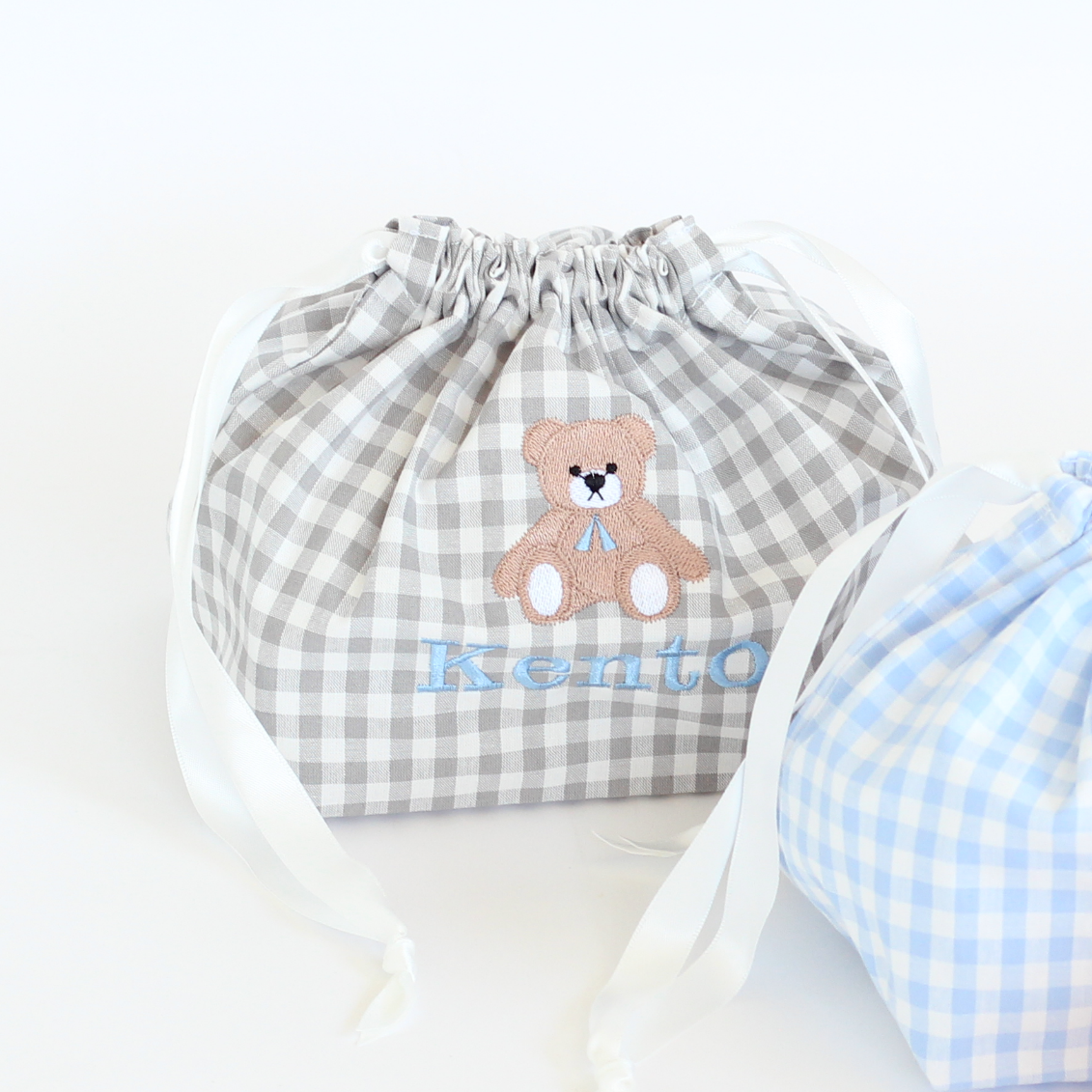 【くまちゃん+名入れ刺繍】巾着袋Mマチ付き(チェック柄3色)