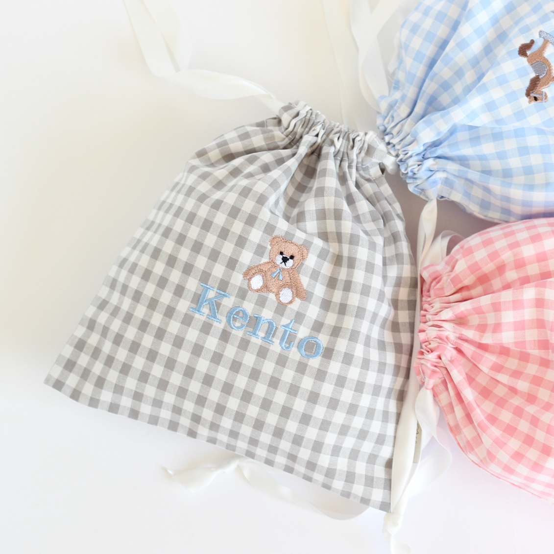 【くまちゃん+名入れ刺繍】巾着袋Sマチなし(チェック柄3色)