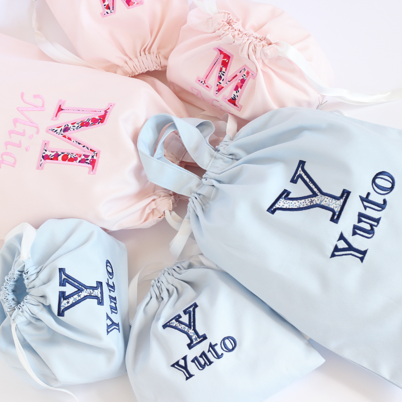 【リバティファブリックのアップリケ+名入れ刺繍】巾着袋3種類セット(4色)
