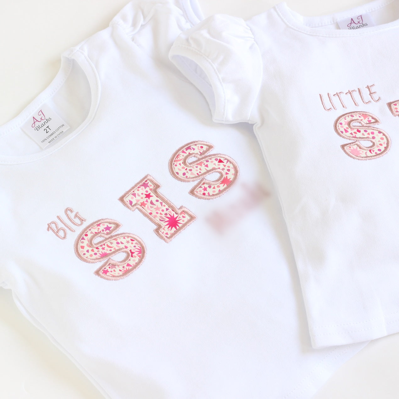 リバティアップリケのSister「SIS」お揃いTシャツ1歳から6歳パフスリーブ
