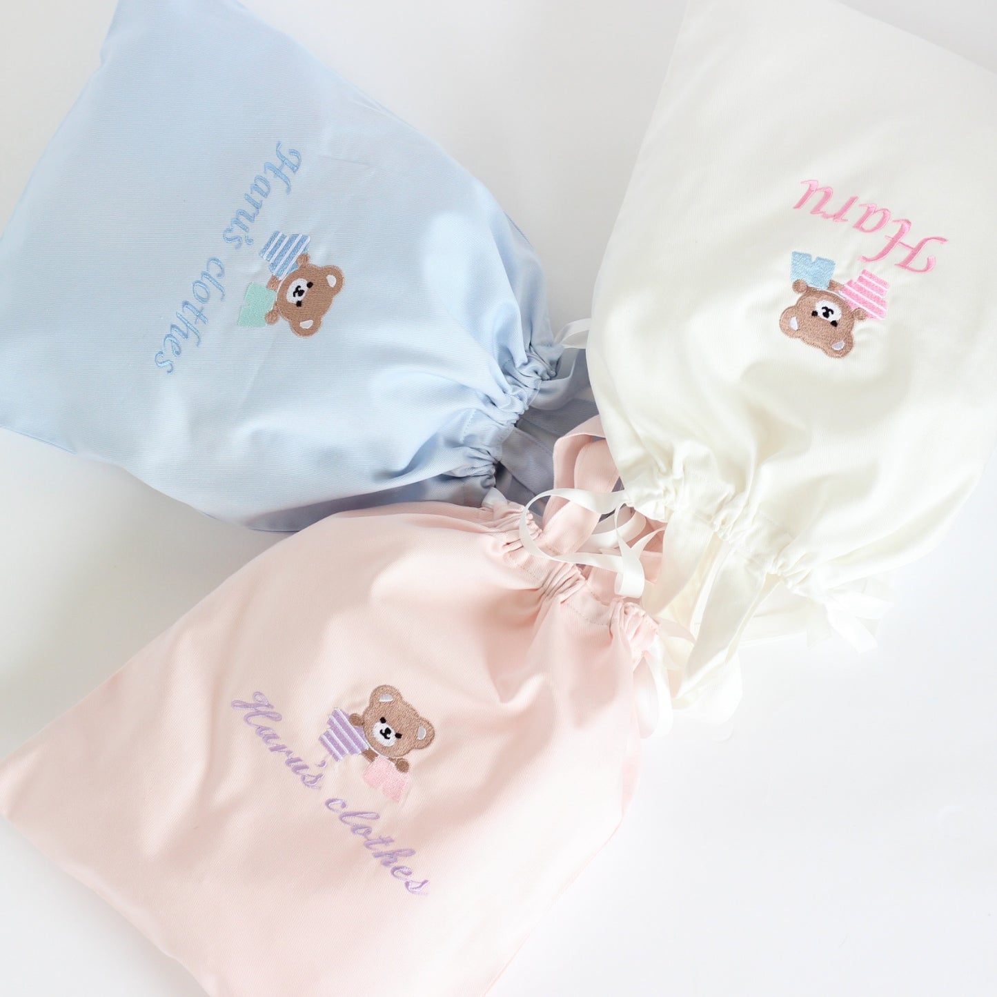 くまちゃんとお洋服モチーフの名入れ巾着袋L お着替え袋