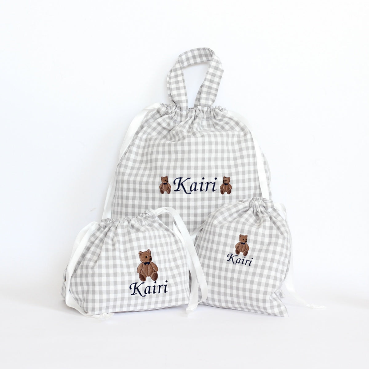 【おすましくまちゃん+名入れ刺繍】巾着袋3種類セット(チェック柄3色)