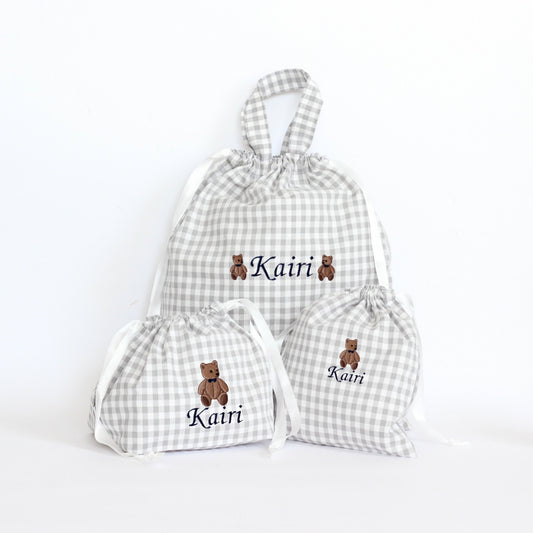 【おすましくまちゃん+名入れ刺繍】巾着袋3種類セット(チェック柄3色)