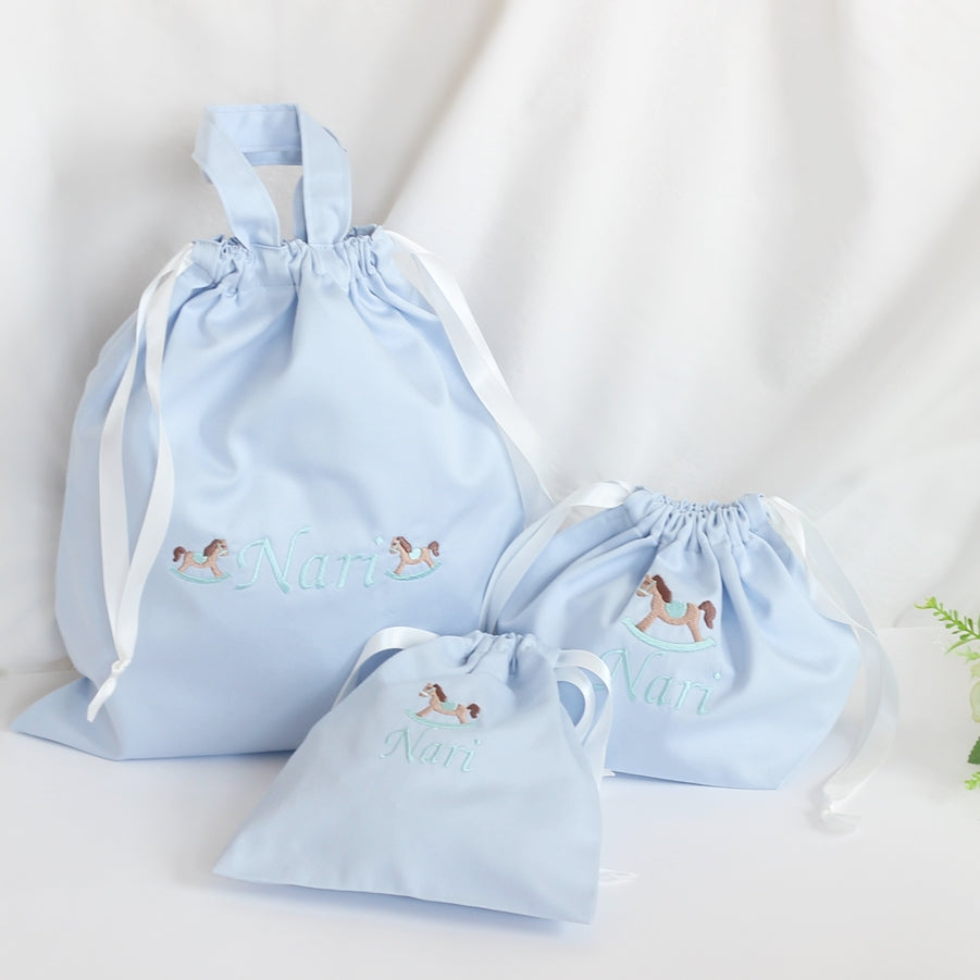 【ロッキングホース+名入れ刺繍】巾着袋L持ち手付き(4色)