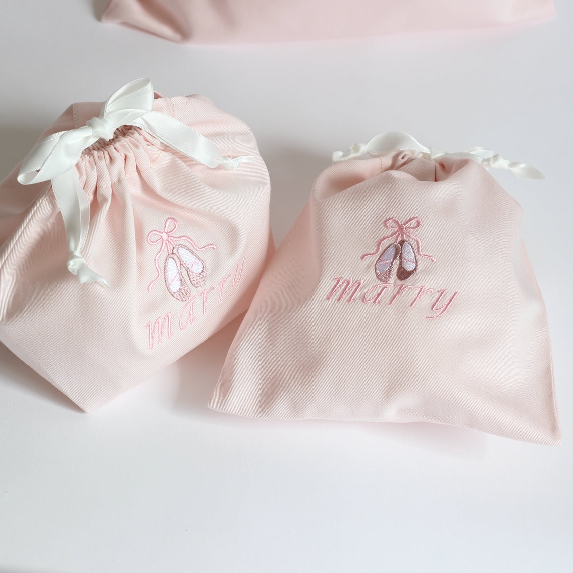 【トゥーシューズ+名入れ刺繍】巾着袋Sマチなし(無地4色)