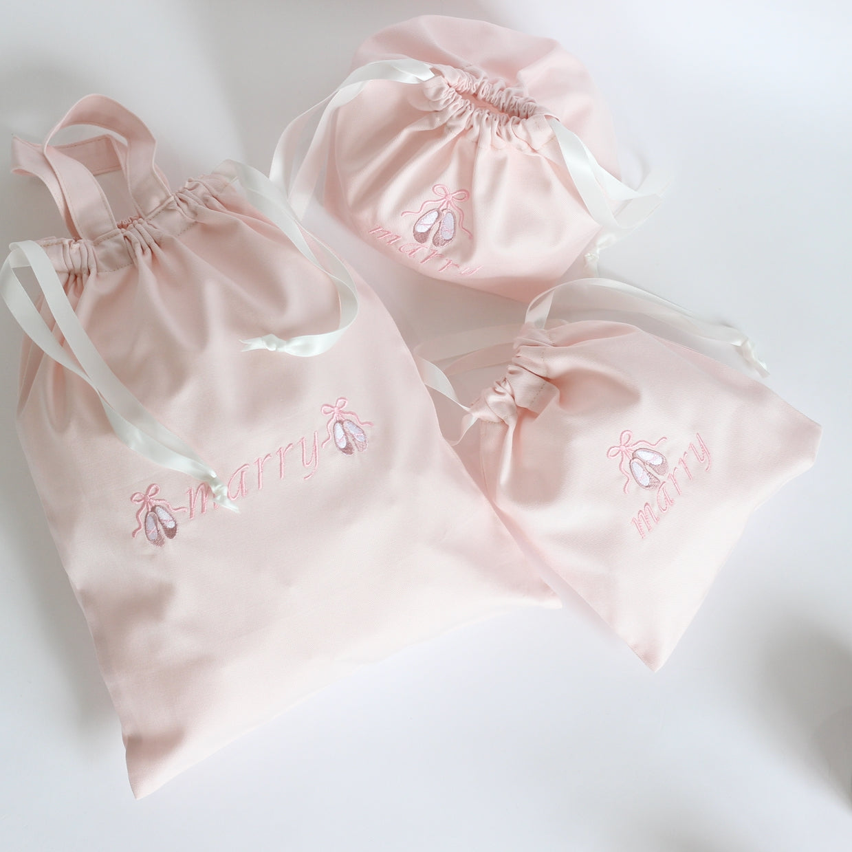 【トゥーシューズ+名入れ刺繍】巾着袋3種類セット(4色)