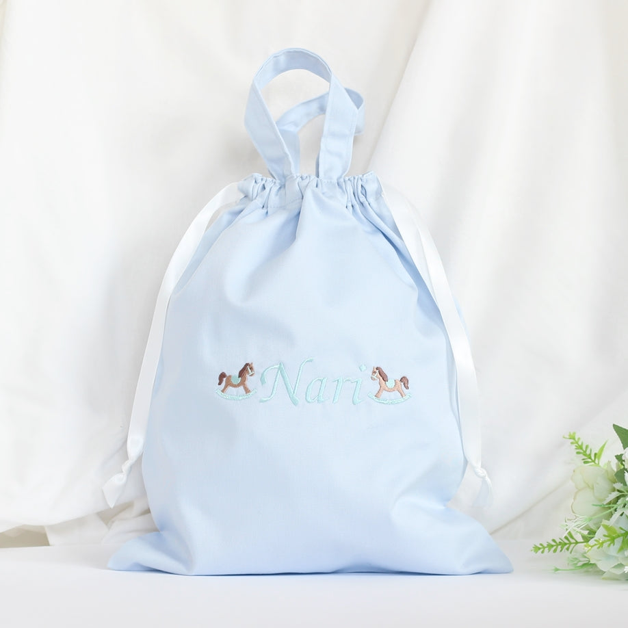 【ロッキングホース+名入れ刺繍】巾着袋L持ち手付き(4色)