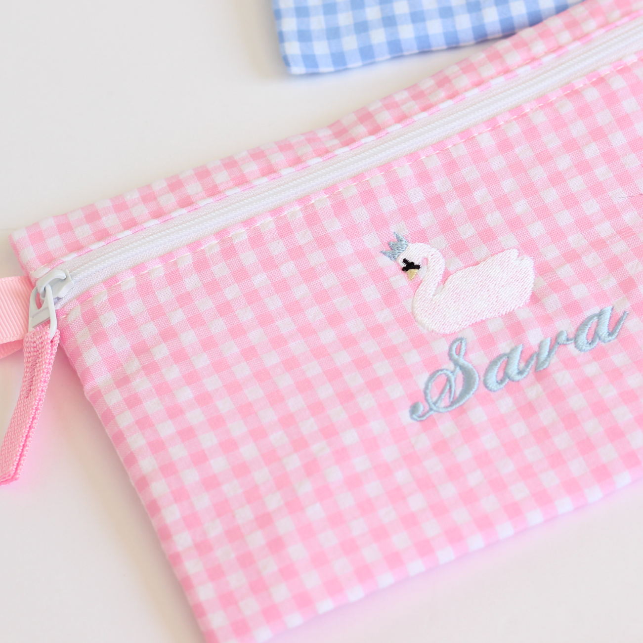 【選べるモチーフ+名入れ刺繍】フラットポーチpink gingham check