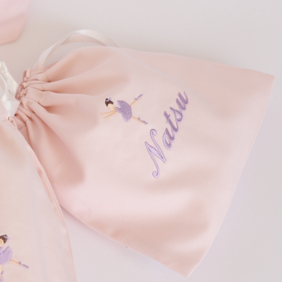 【踊るバレリーナちゃん+名入れ刺繍】巾着袋Sマチなしドローストリングバッグ（４色）