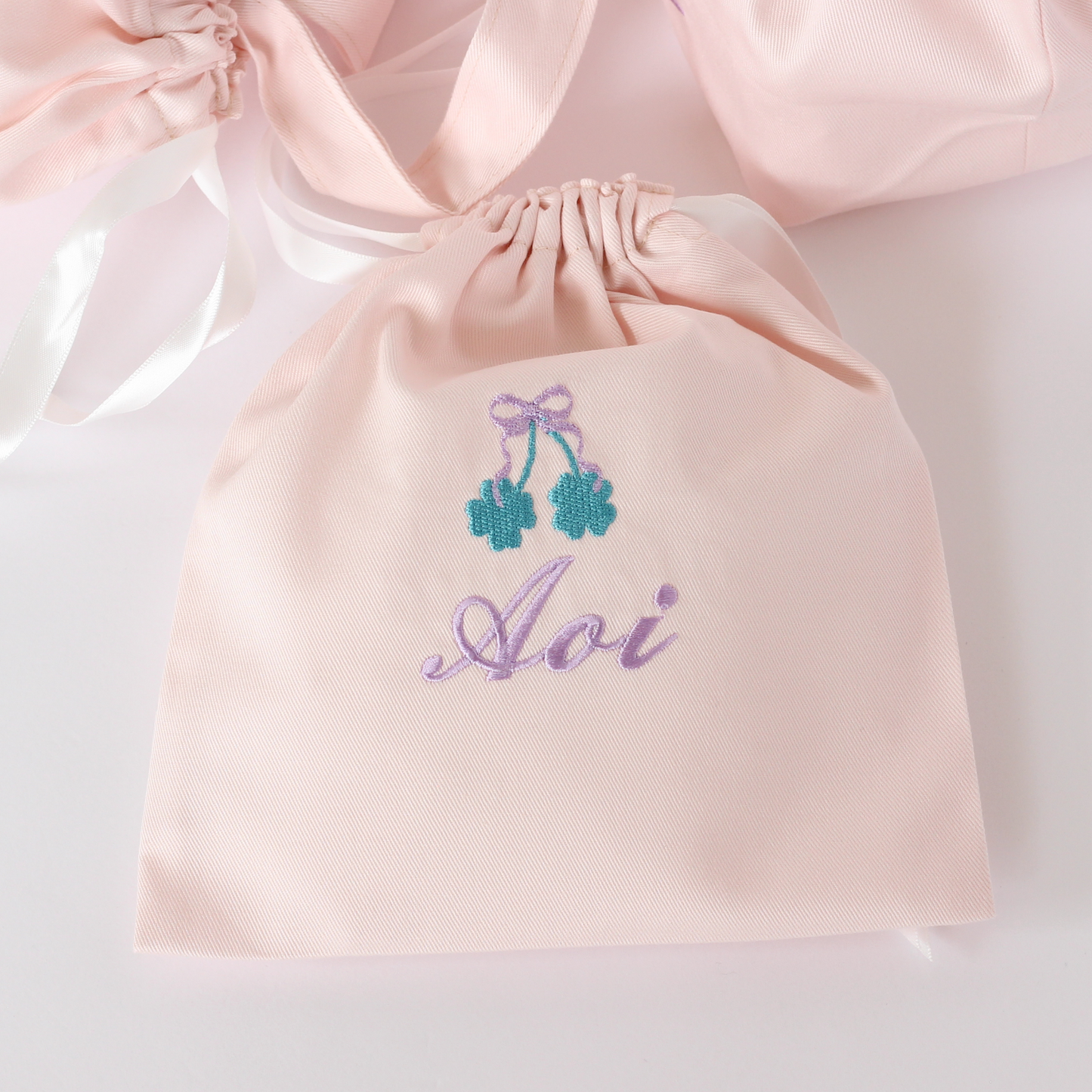 【クローバー🍀+名入れ刺繍】巾着袋Sマチなしドローストリングバッグ（４色）