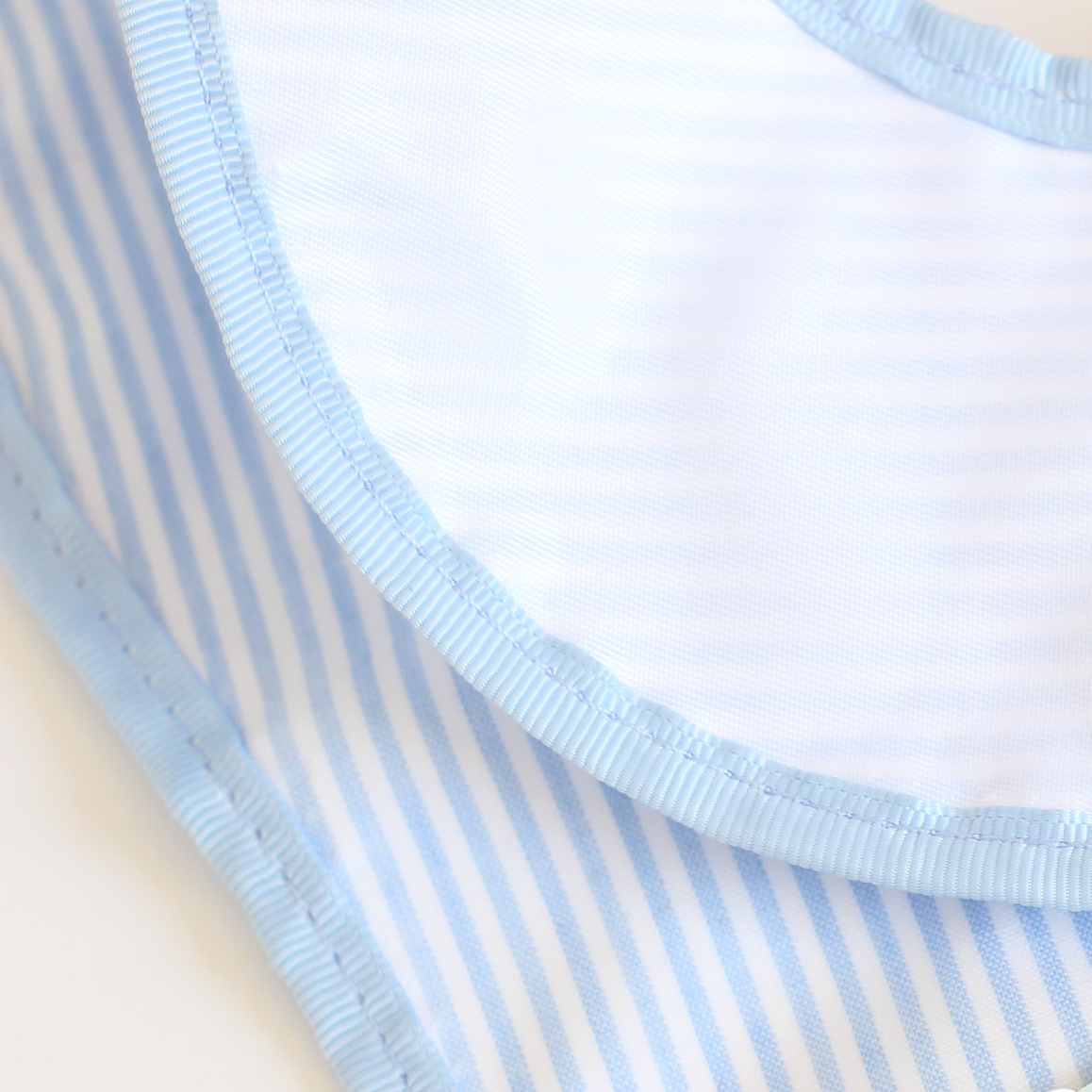 【選べるモチーフ+名入れ刺繍】お食事ビブ（スタイ）pink stripe