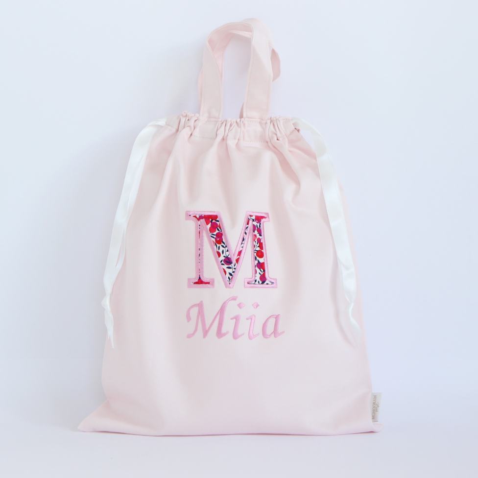 【リバティファブリックのアップリケ+名入れ刺繍】巾着袋L持ち手つき（4色）