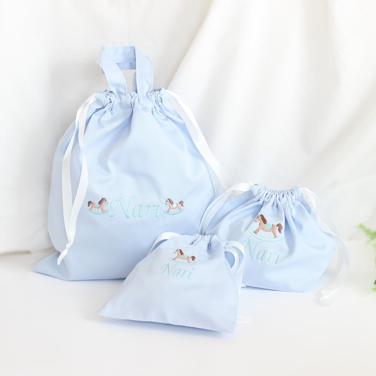 【ロッキングホース+名入れ刺繍】巾着袋L持ち手付き（4色）