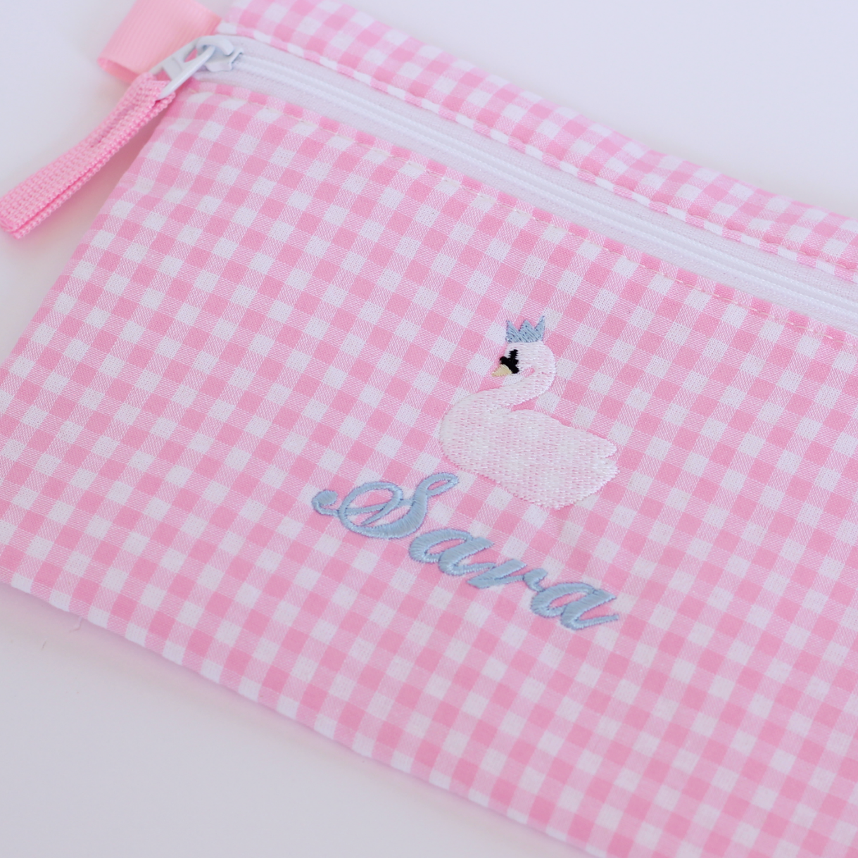 【選べるモチーフ+名入れ刺繍】フラットポーチpink gingham check