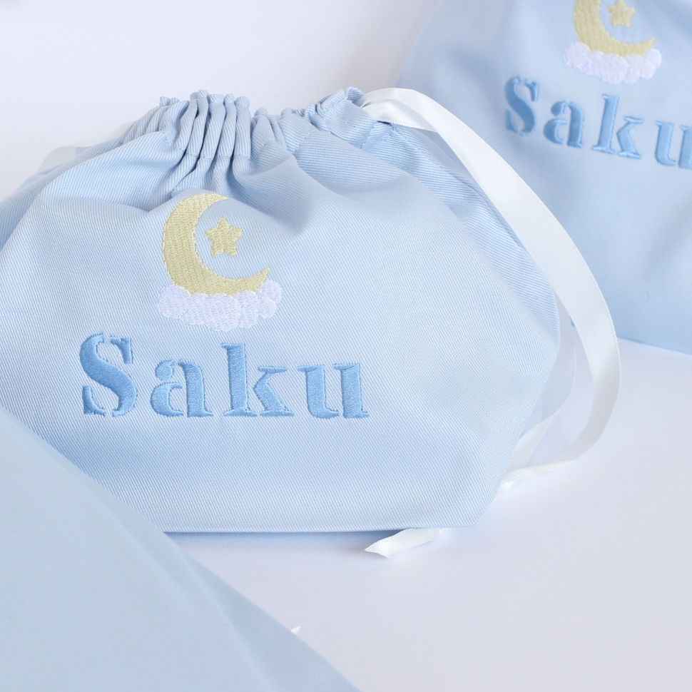 【ムーン🌙＆スター⭐+名入れ刺繍】巾着袋Mマチ付きドローストリングバッグ（4色）