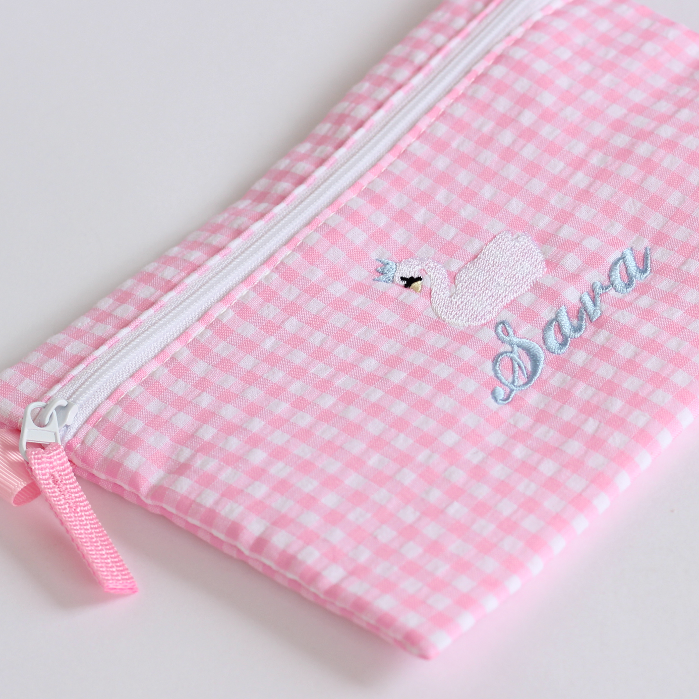 【選べるモチーフ+名入れ刺繍】フラットポーチpink gingham check