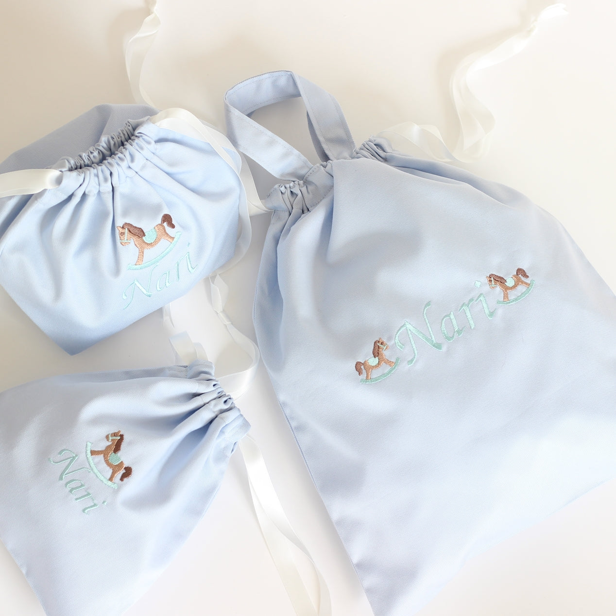 【ロッキングホース+名入れ刺繍】巾着袋L持ち手付き（4色）