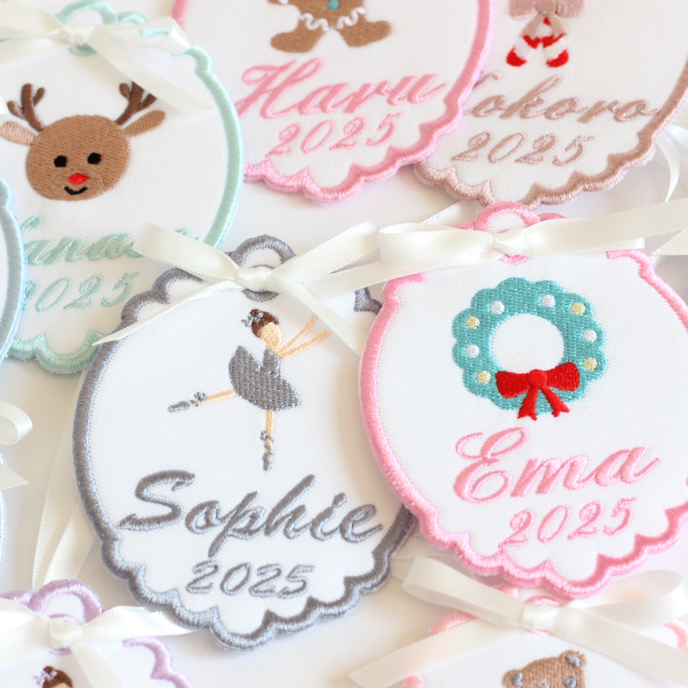 クリスマスモチーフとお名前刺繍のクリスマスオーナメント