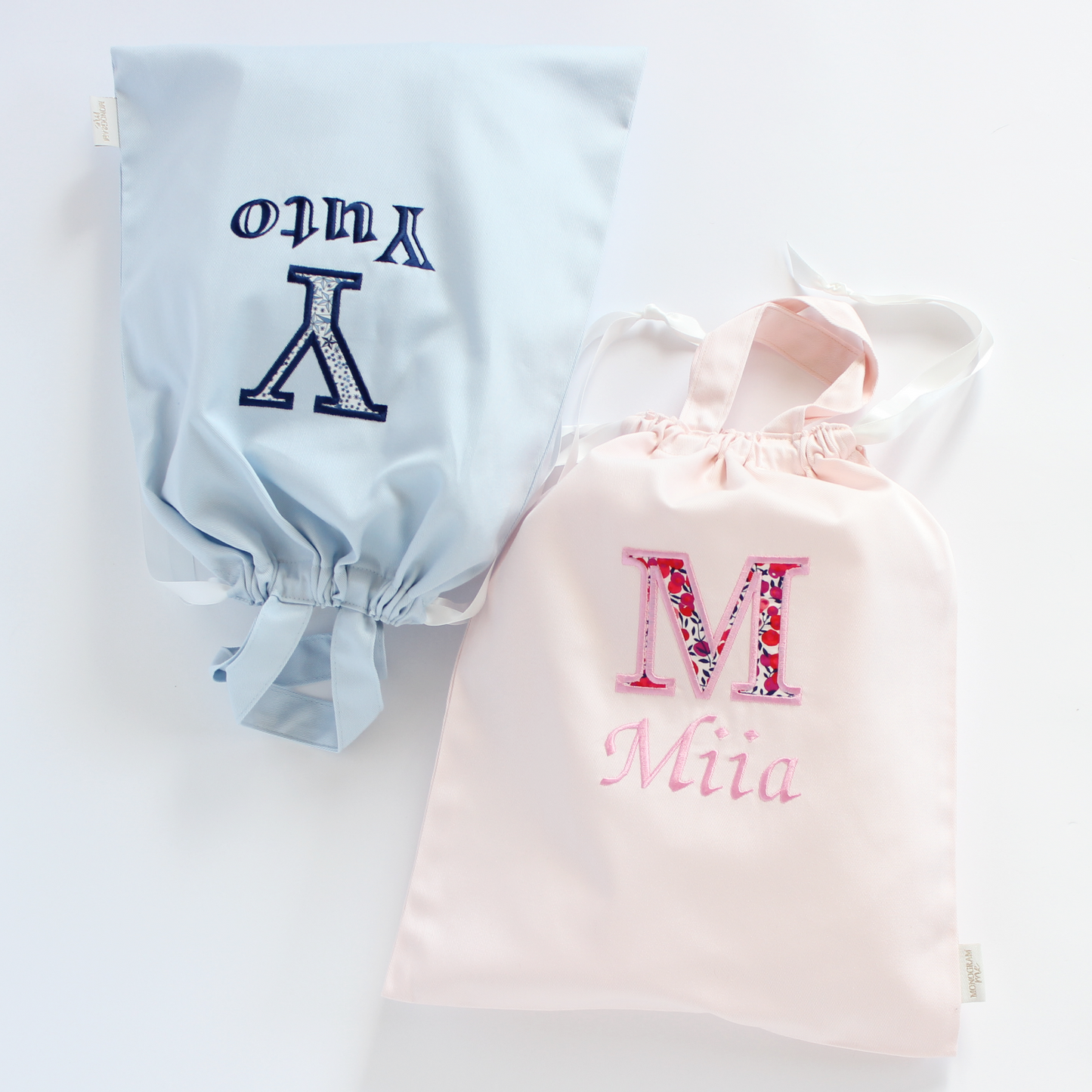 【リバティファブリックのアップリケ+名入れ刺繍】巾着袋L持ち手つき（4色）