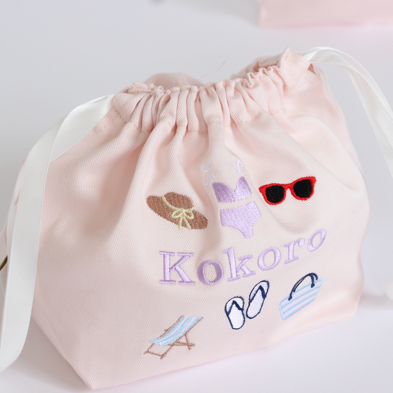 【Beachモチーフ+名入れ刺繍】巾着袋Mマチ付き（4色）ドローストリングバッグ