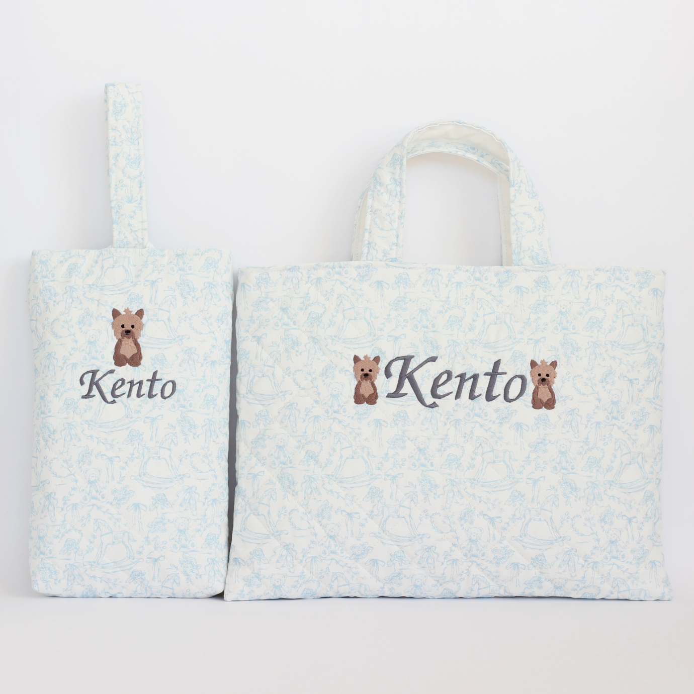 【選べるモチーフ+名入れ刺繍】トワルドジュイ柄レッスンバッグ（絵本袋）パウダーピンク