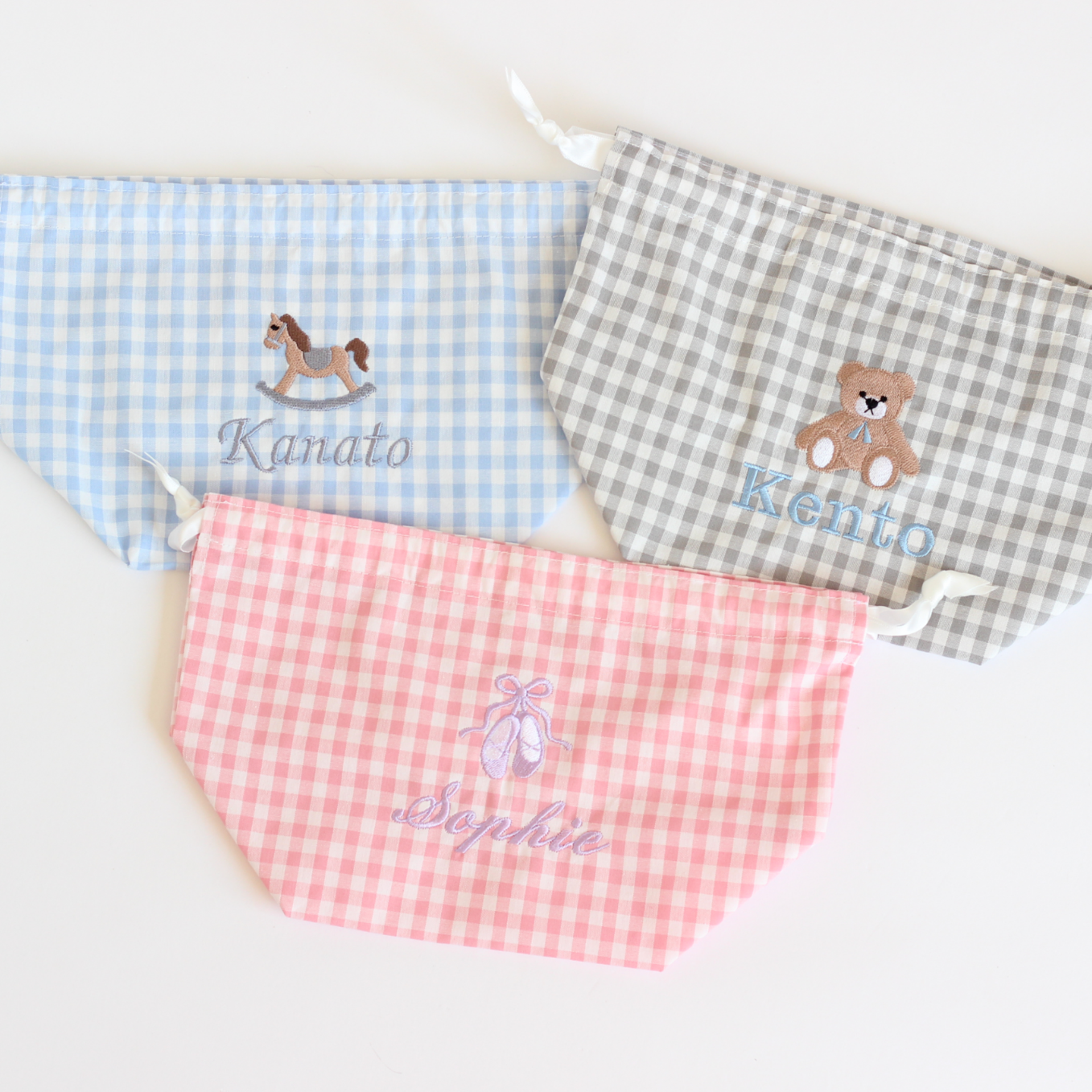 【選べるモチーフ＋名入れ刺繍】巾着袋Mマチ付きドローストリングバッグ（チェック柄グレー）