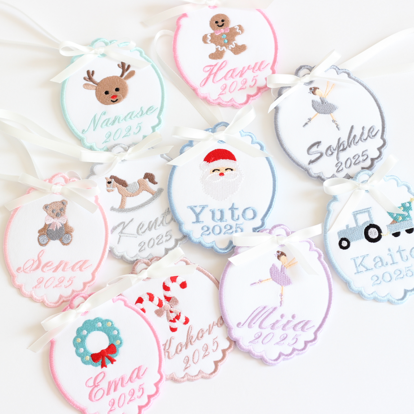 クリスマスモチーフとお名前刺繍のクリスマスオーナメント