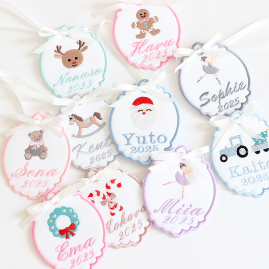 クリスマスモチーフとお名前刺繍のクリスマスオーナメント