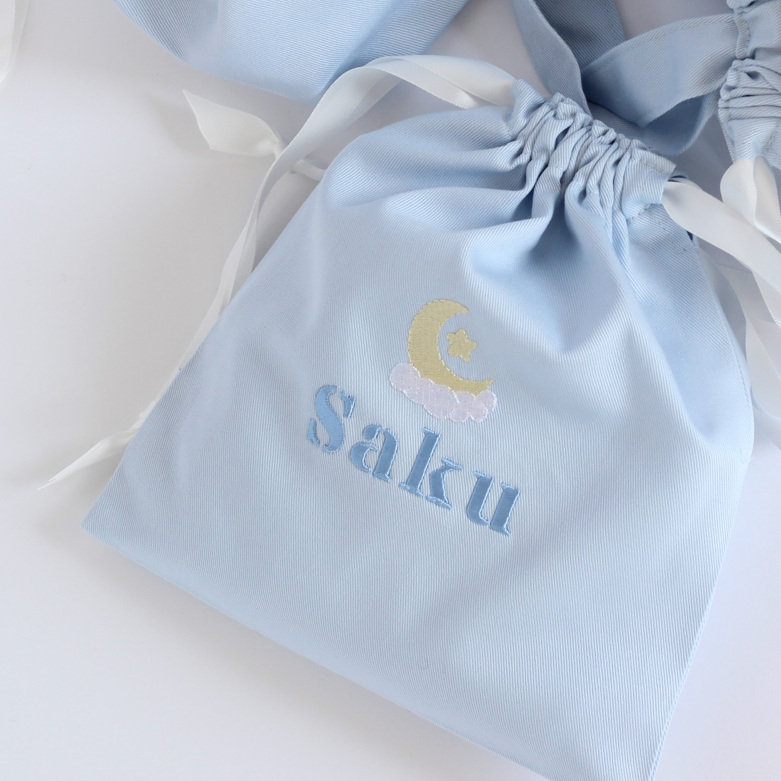 【お月さま🌙とお星さま⭐+名入れ刺繍】巾着袋Sマチなしドローストリングバッグ（４色）