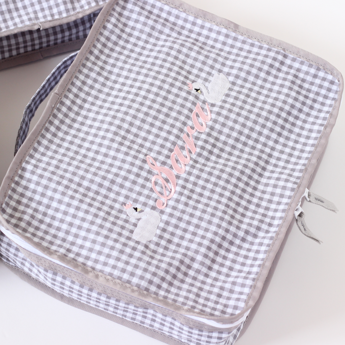 【選べるモチーフ+名入れ刺繍】グレーチェックスタッキングポーチ３点セット