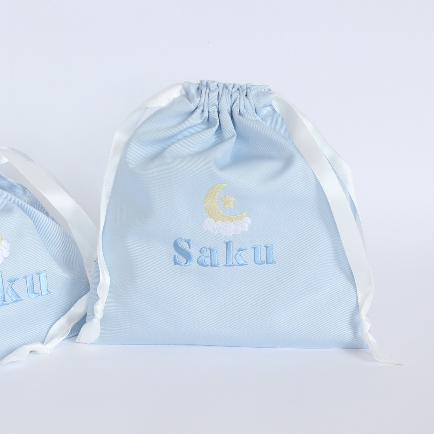 【お月さま🌙とお星さま⭐+名入れ刺繍】巾着袋Sマチなしドローストリングバッグ（４色）