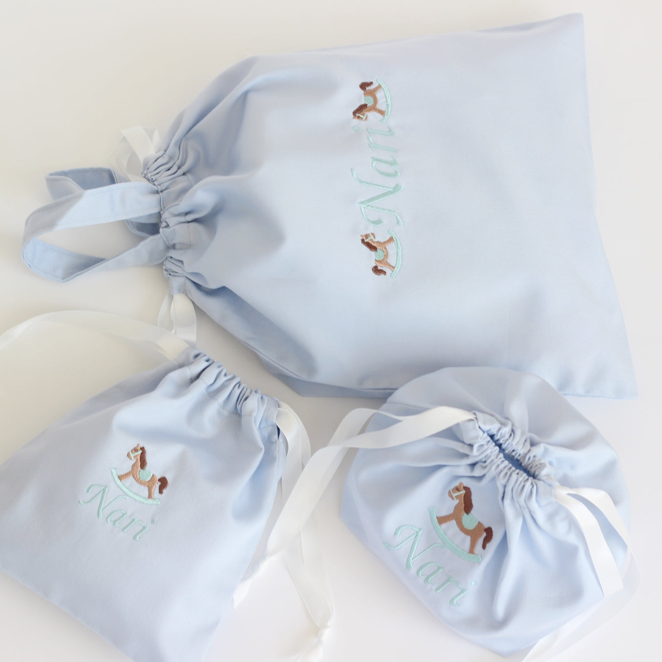 【ロッキングホース+名入れ刺繍】巾着袋L持ち手付き（4色）