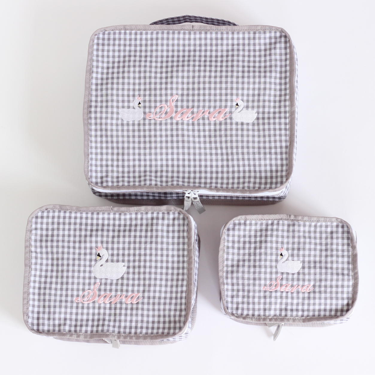 【選べるモチーフ+名入れ刺繍】グレーチェックスタッキングポーチ３点セット