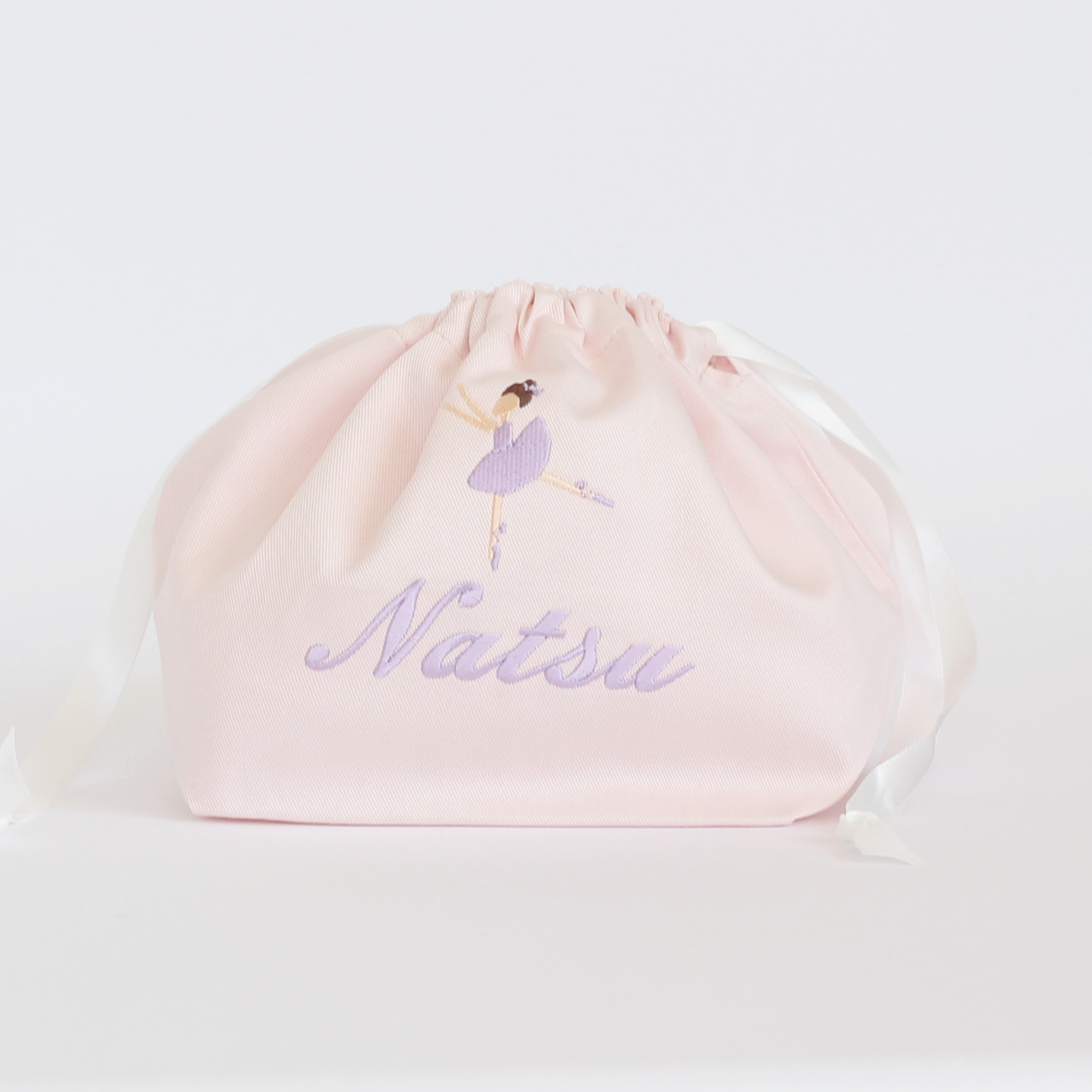 【踊るバレリーナちゃん+名入れ刺繍】巾着袋Mマチ付きドローストリングバッグ（4色）