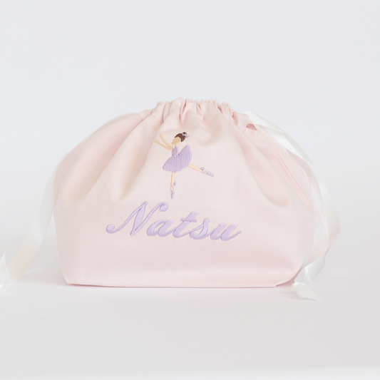 【踊るバレリーナちゃん+名入れ刺繍】巾着袋Mマチ付きドローストリングバッグ（4色）