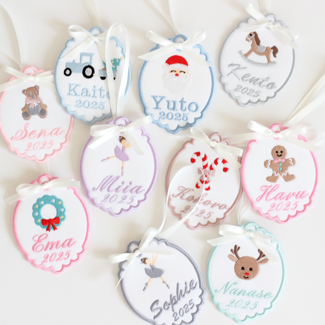 クリスマスモチーフとお名前刺繍のクリスマスオーナメント