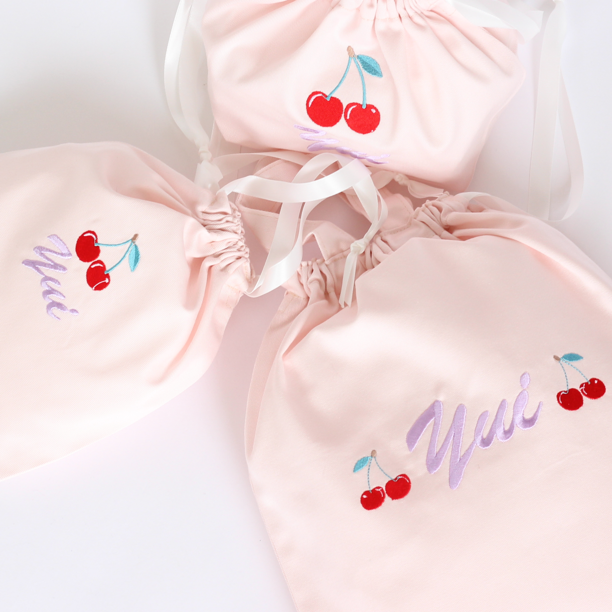 【チェリー🍒+名入れ刺繍】巾着袋Mマチ付きドローストリングバッグ（4色）