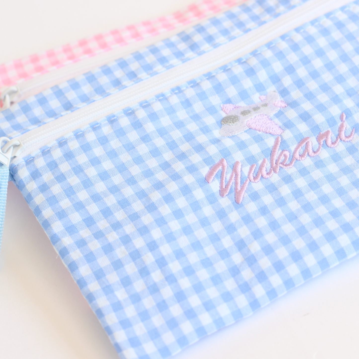 【選べるモチーフ+名入れ刺繍】フラットポーチblue gingham check