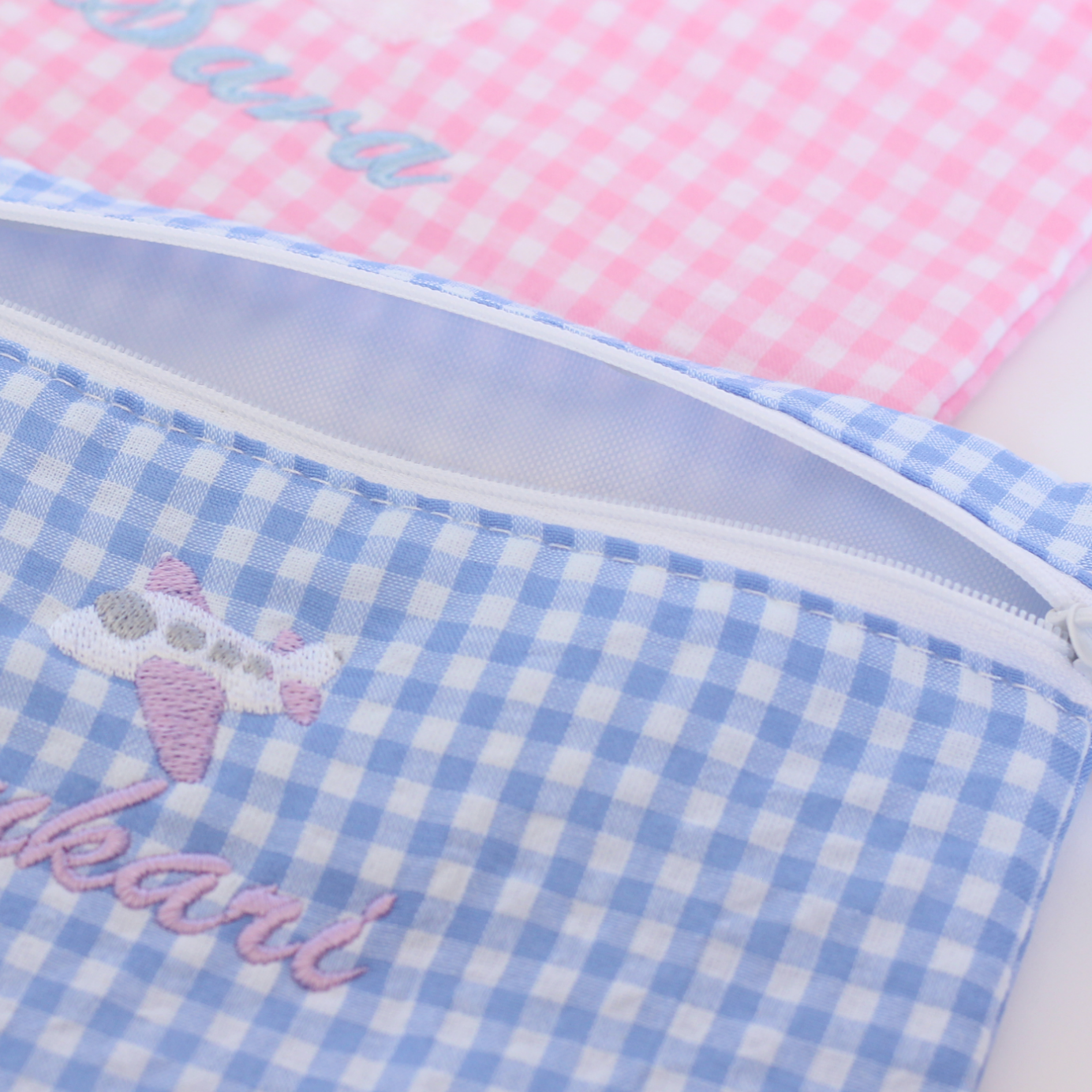 【選べるモチーフ+名入れ刺繍】フラットポーチblue gingham check