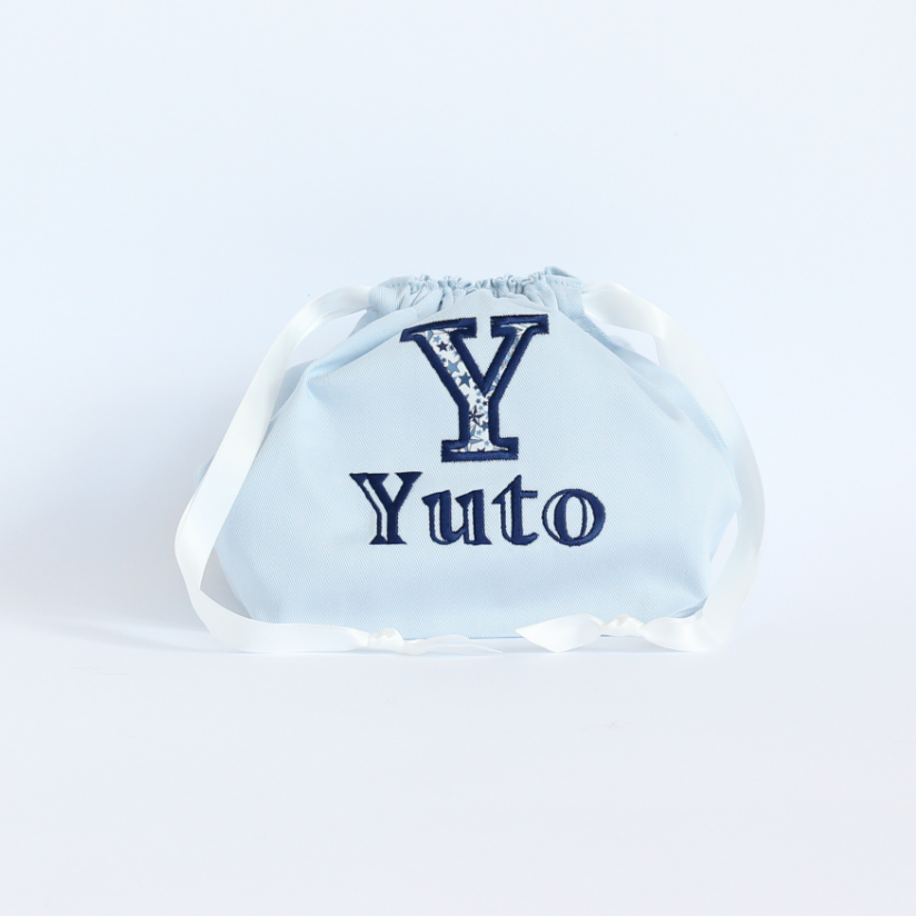 【リバティファブリックのアップリケ+名入れ刺繍】巾着袋Mマチ付き（4色）